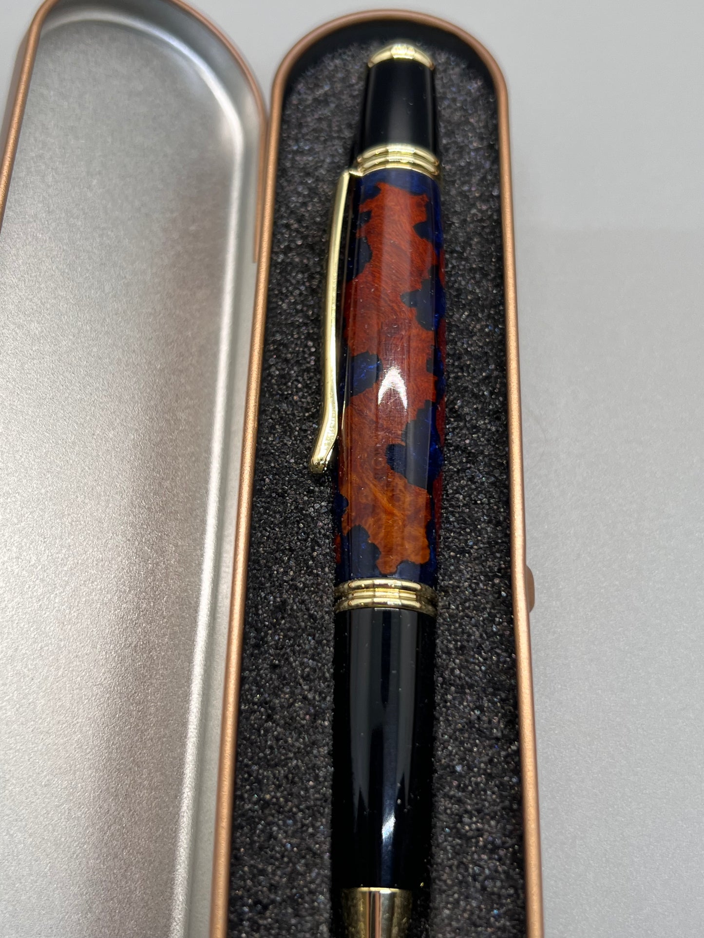 Black and Gold Gatsby Twist Pen with Amboyna Burl and Dark Blue resin