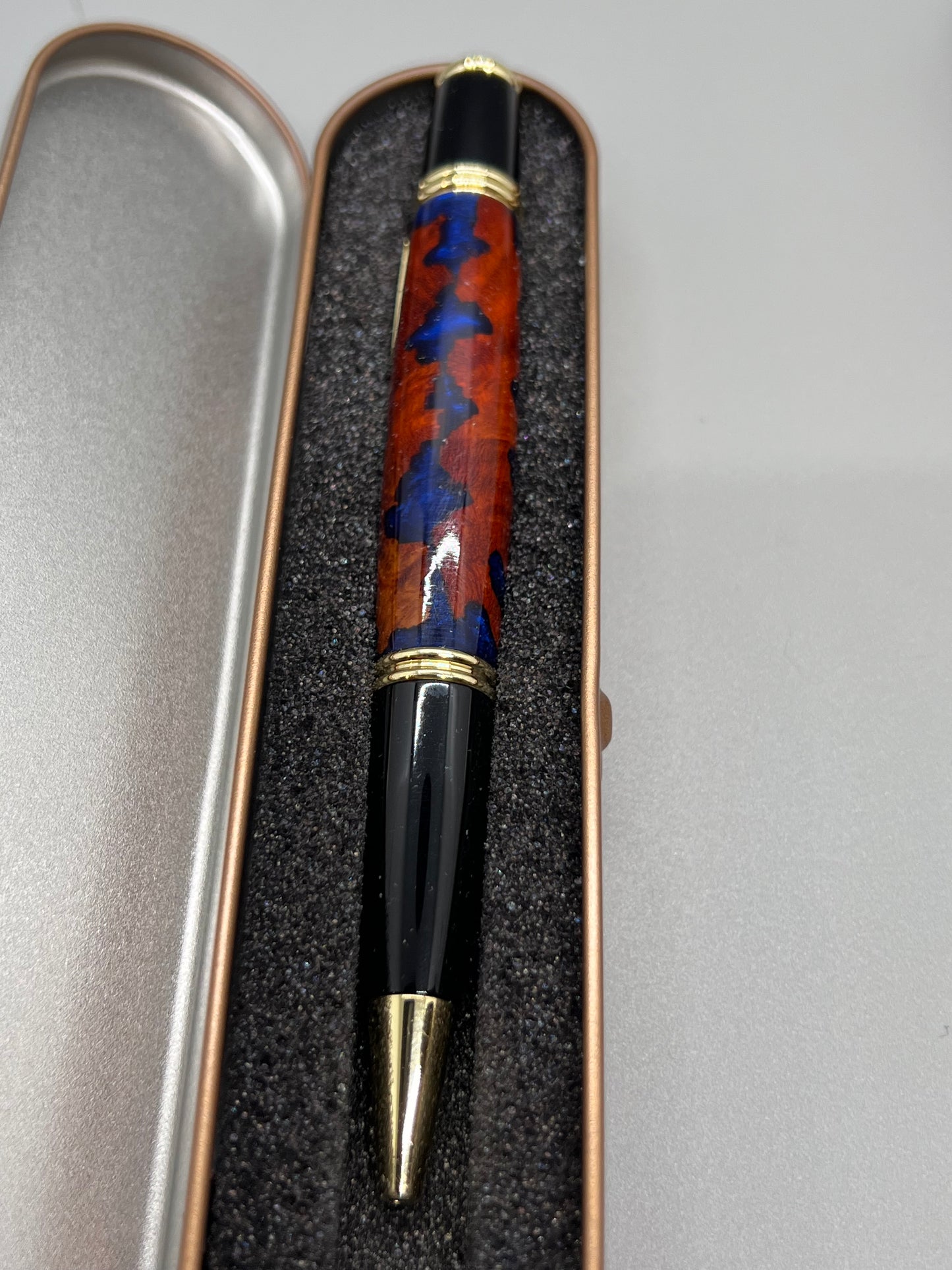 Black and Gold Gatsby Twist Pen with Amboyna Burl and Dark Blue resin