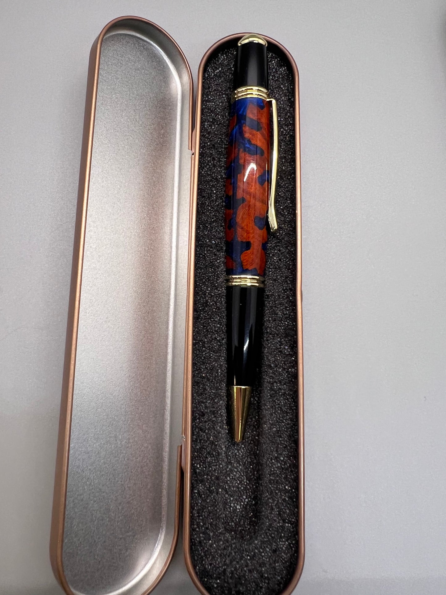 Black and Gold Gatsby Twist Pen with Amboyna Burl and Dark Blue resin