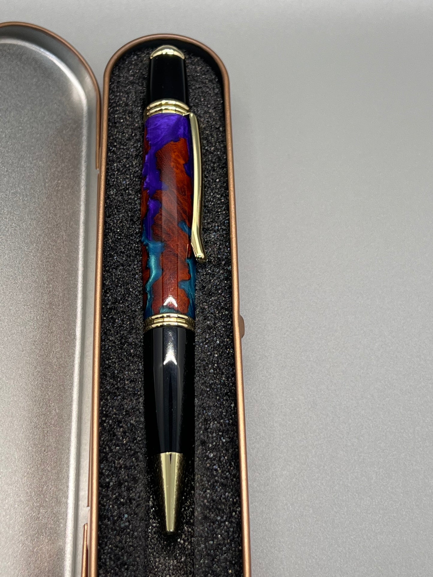 Black and Gold Gatsby Twist Pen with Amboyna Burl and Blue & Purple resin
