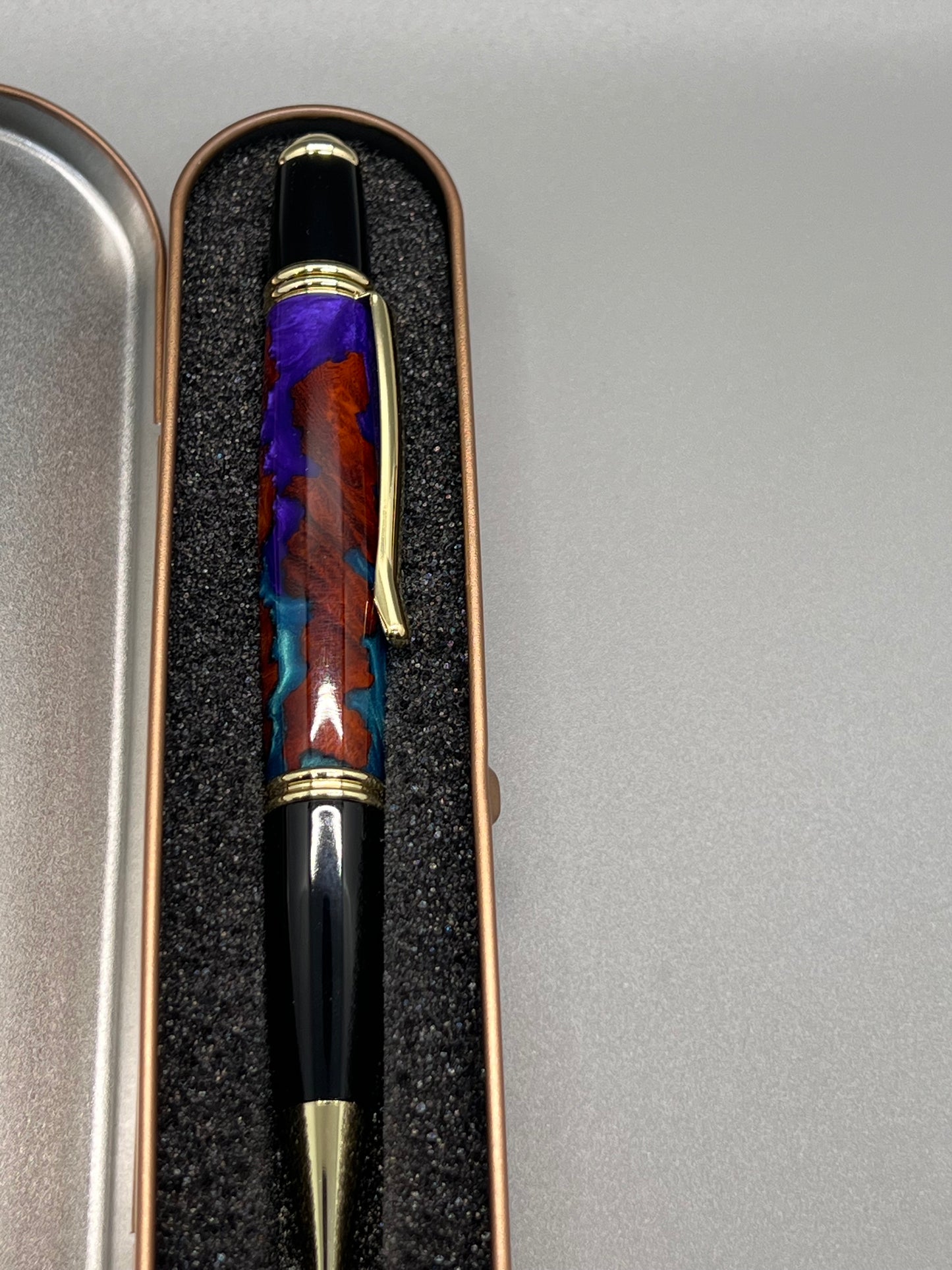 Black and Gold Gatsby Twist Pen with Amboyna Burl and Blue & Purple resin