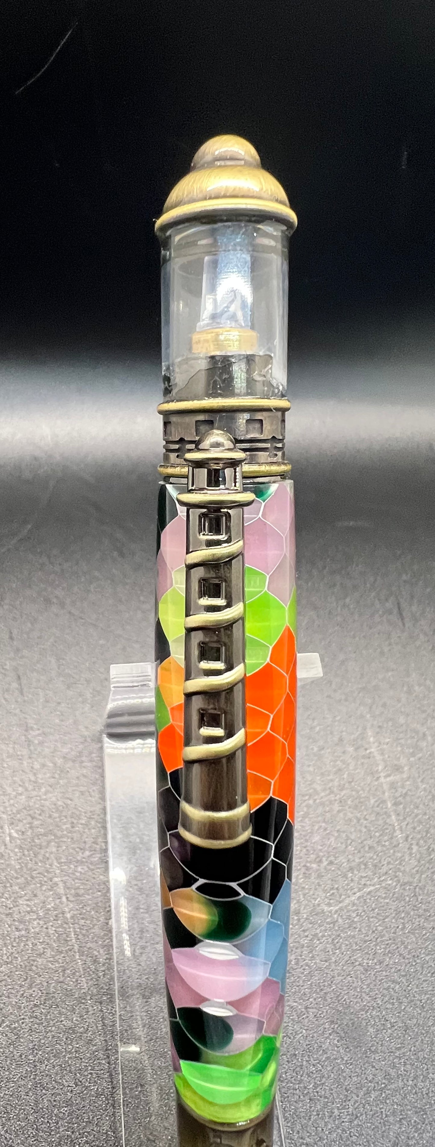 Lighthouse twist pen