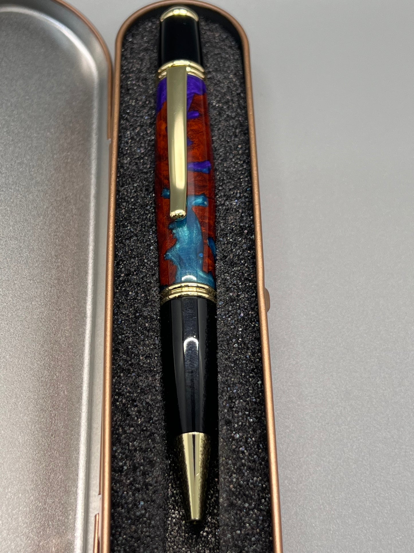 Black and Gold Gatsby Twist Pen with Amboyna Burl and Blue & Purple resin