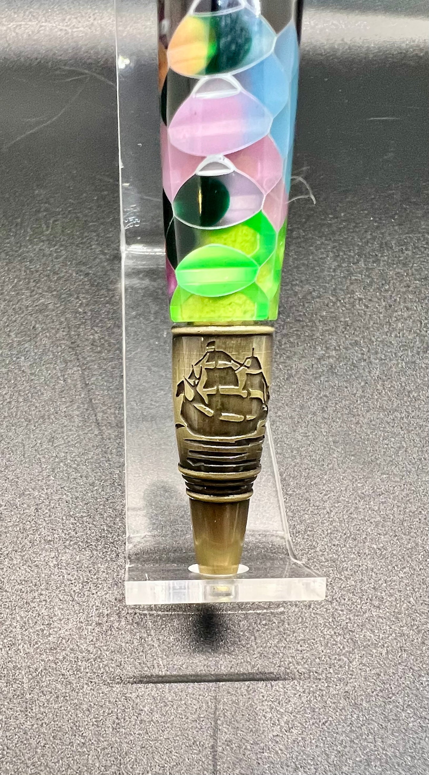 Lighthouse twist pen