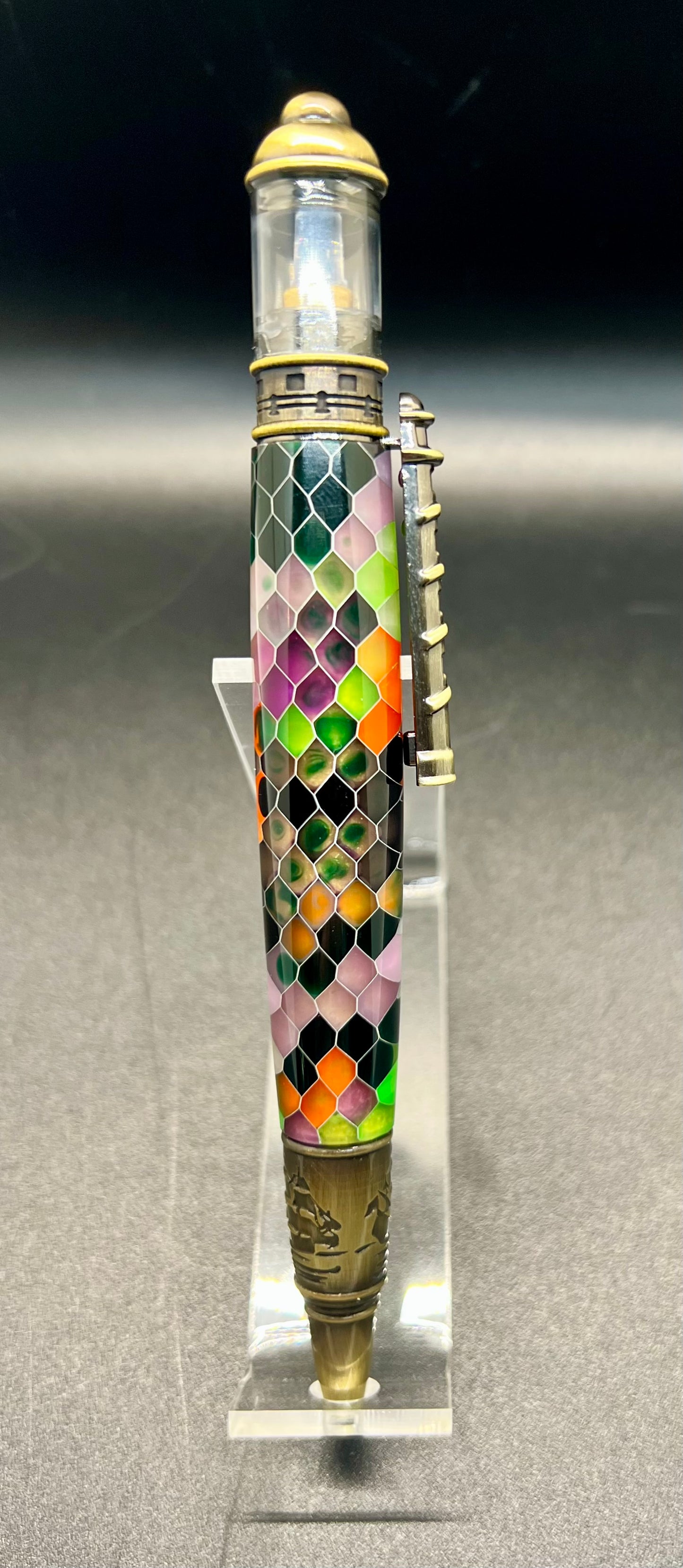 Lighthouse twist pen