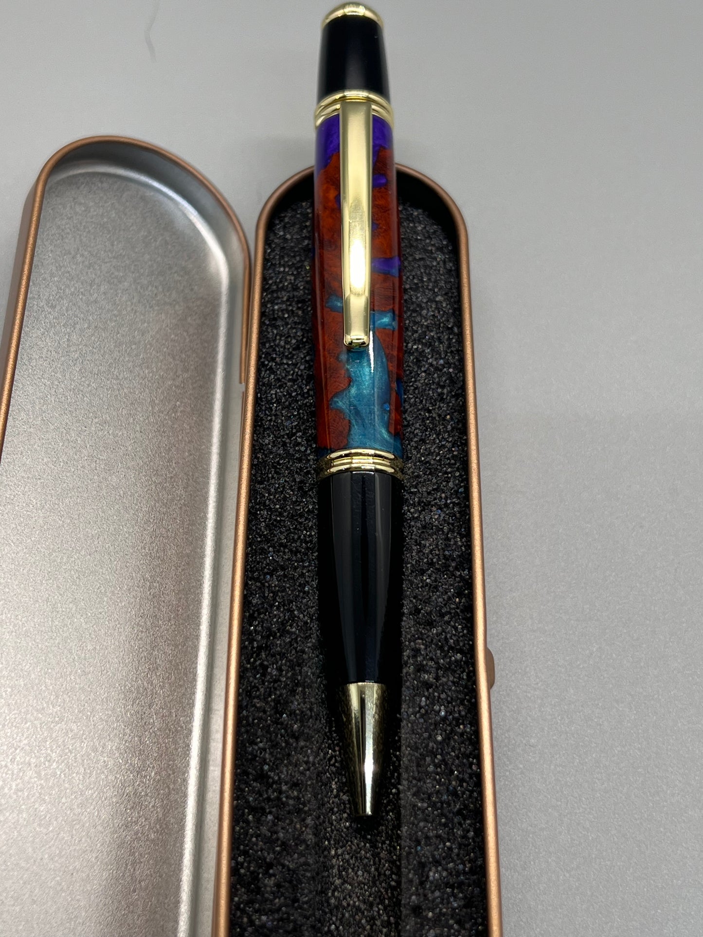 Black and Gold Gatsby Twist Pen with Amboyna Burl and Blue & Purple resin