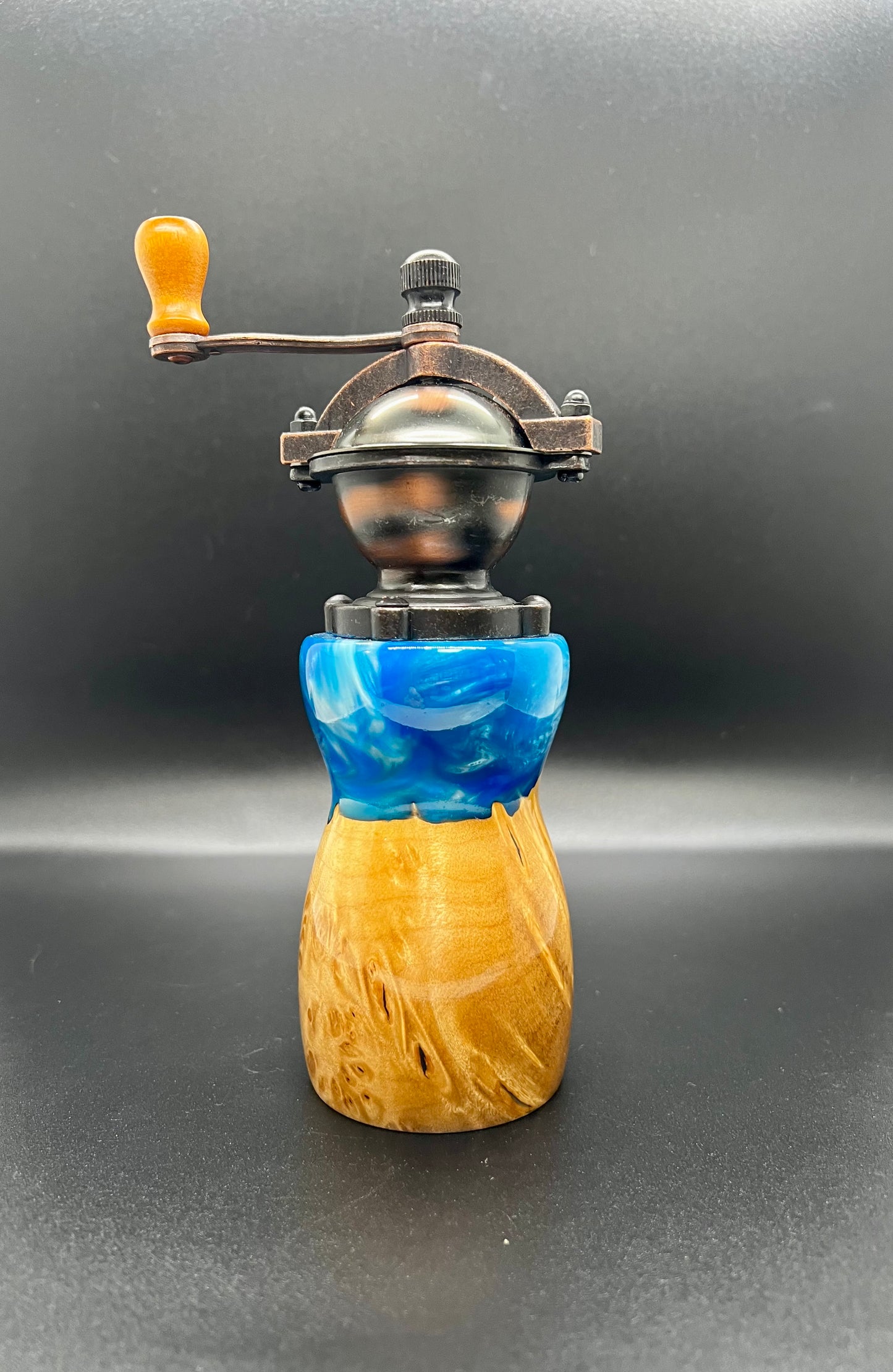 Antique Style Salt/Peppermill