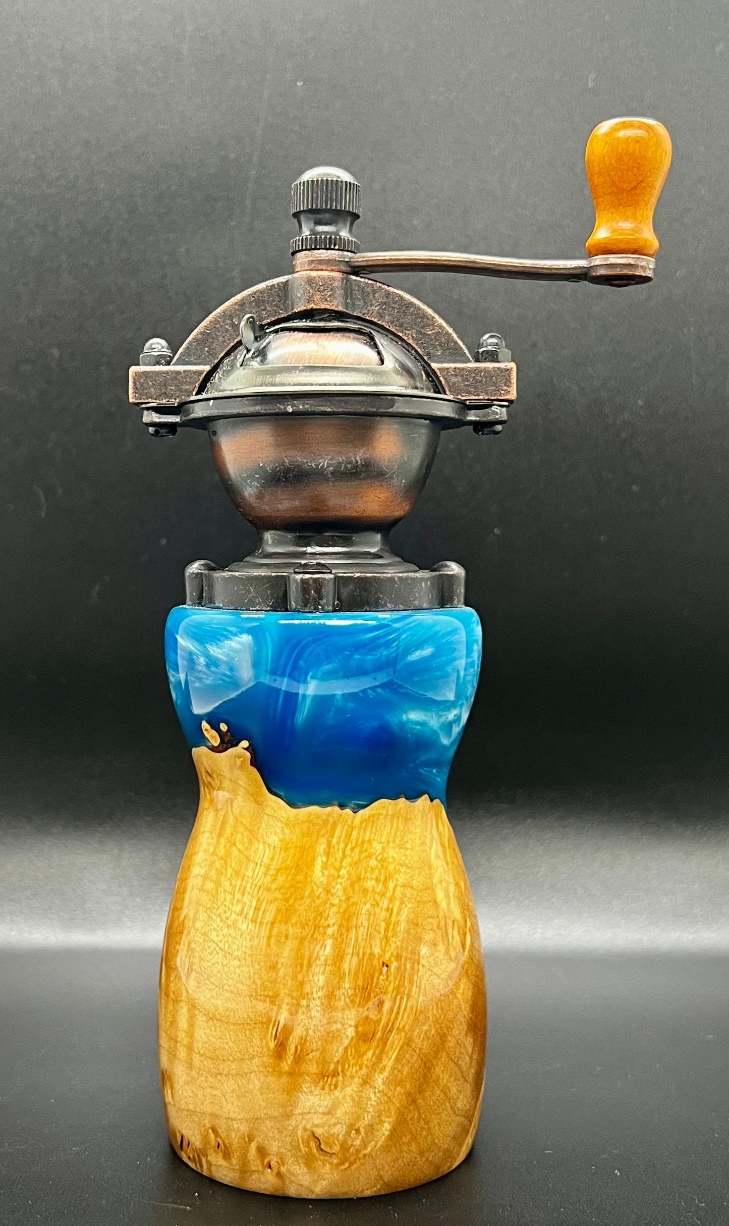 Antique Style Salt/Peppermill