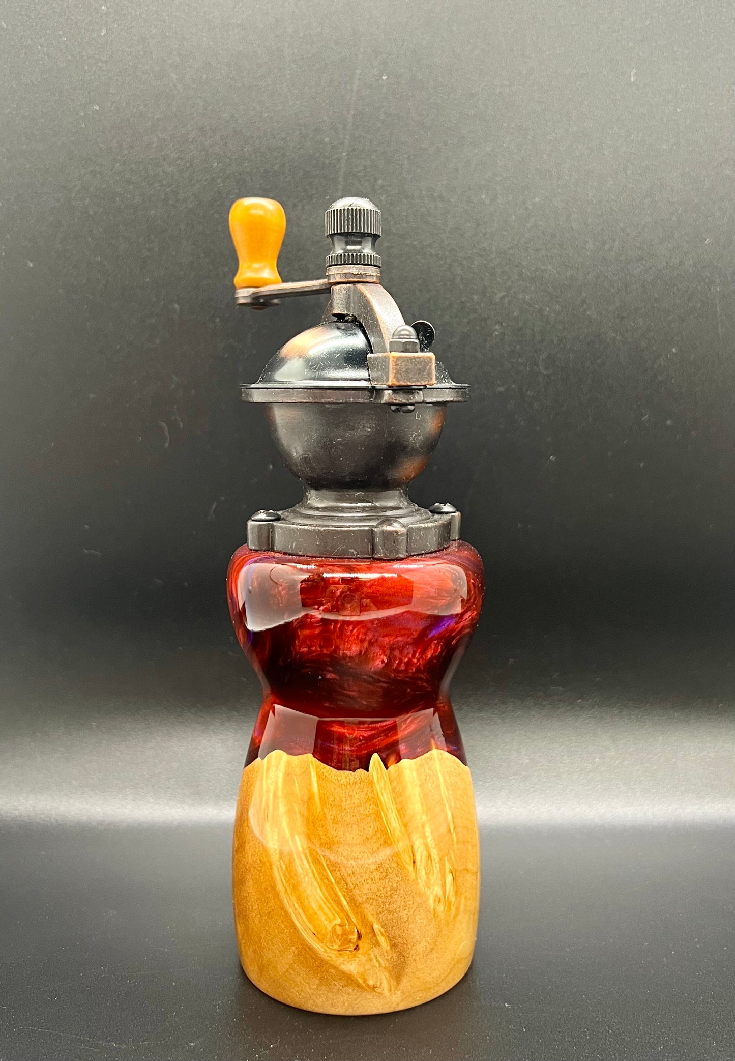 Antique Style Salt/Peppermill-Burl and Resin