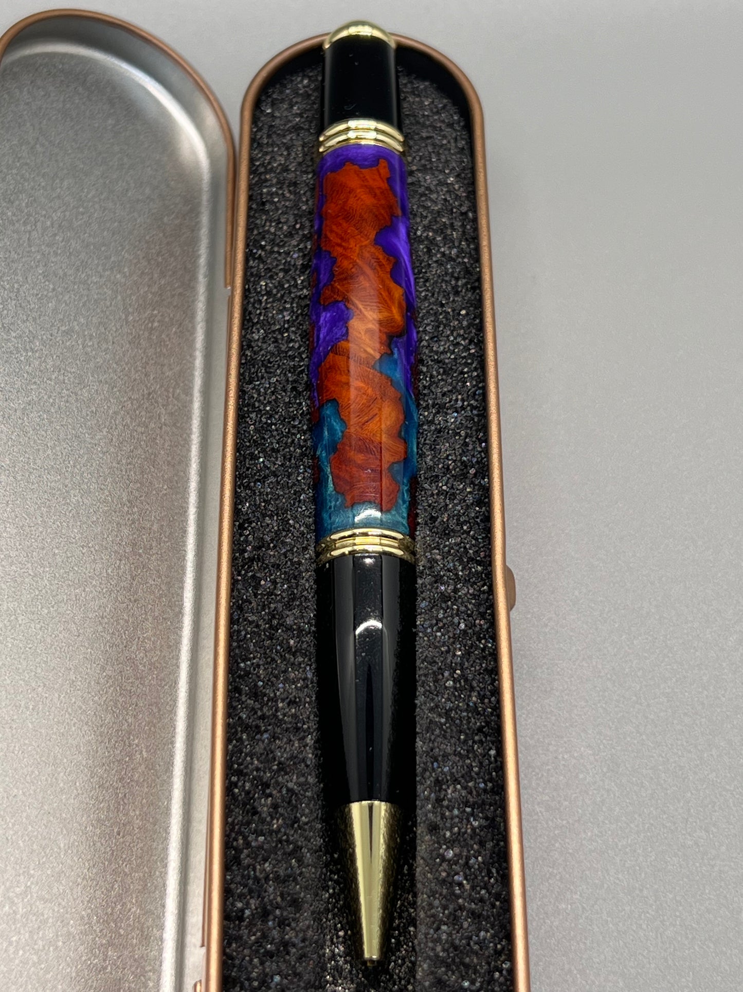 Black and Gold Gatsby Twist Pen with Amboyna Burl and Blue & Purple resin