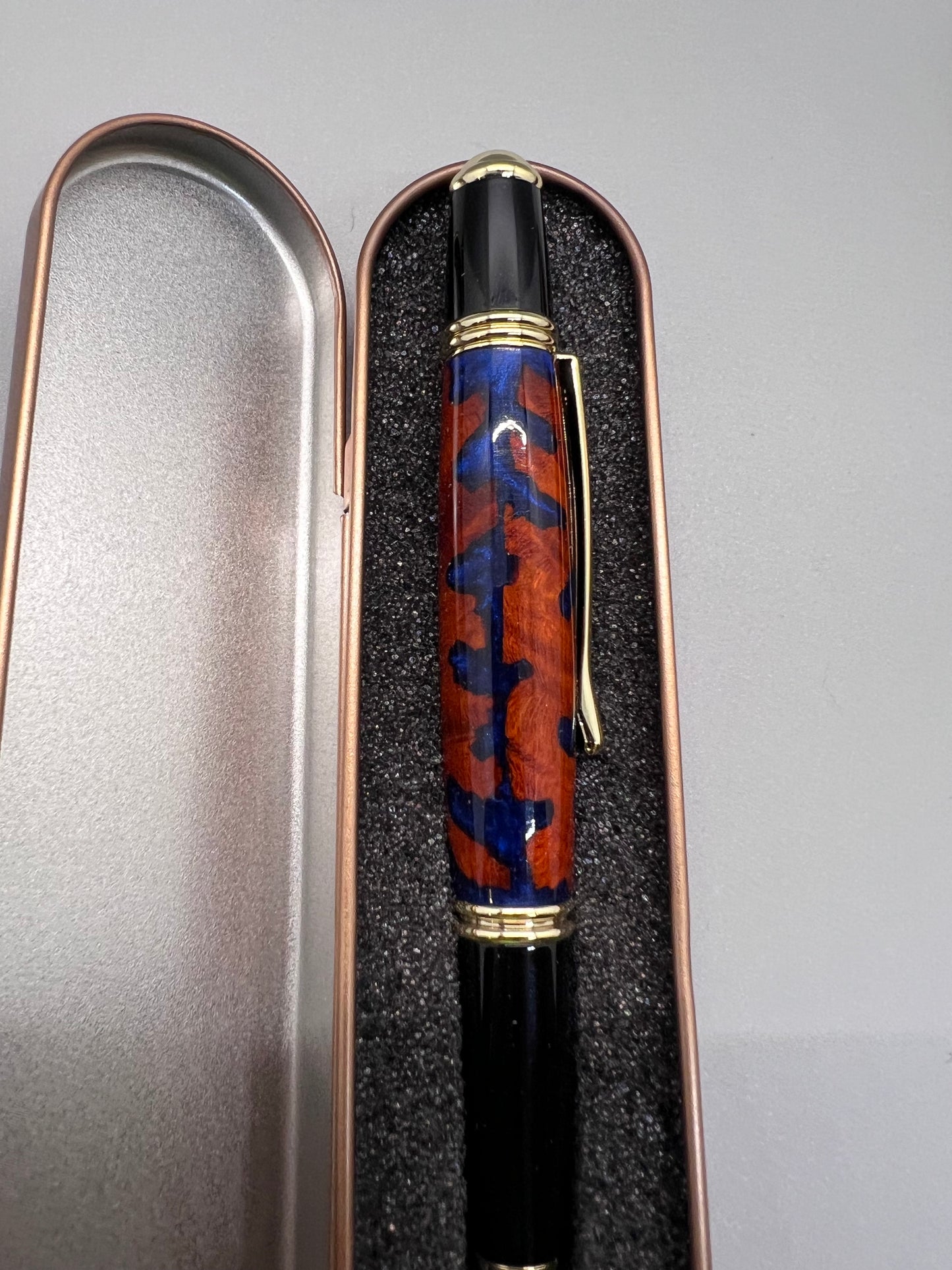 Black and Gold Gatsby Twist Pen with Amboyna Burl and Dark Blue resin