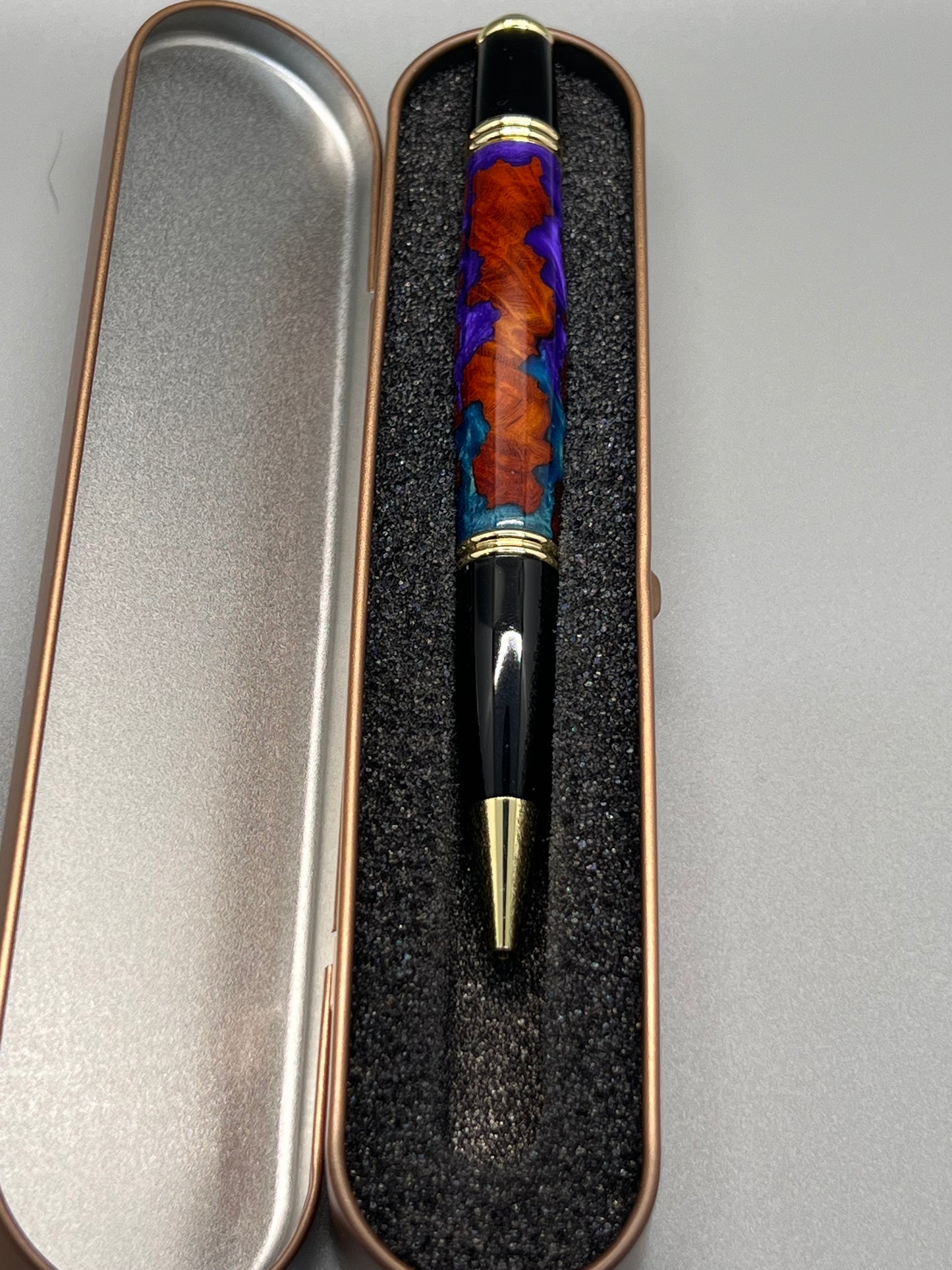 Black and Gold Gatsby Twist Pen with Amboyna Burl and Blue & Purple resin