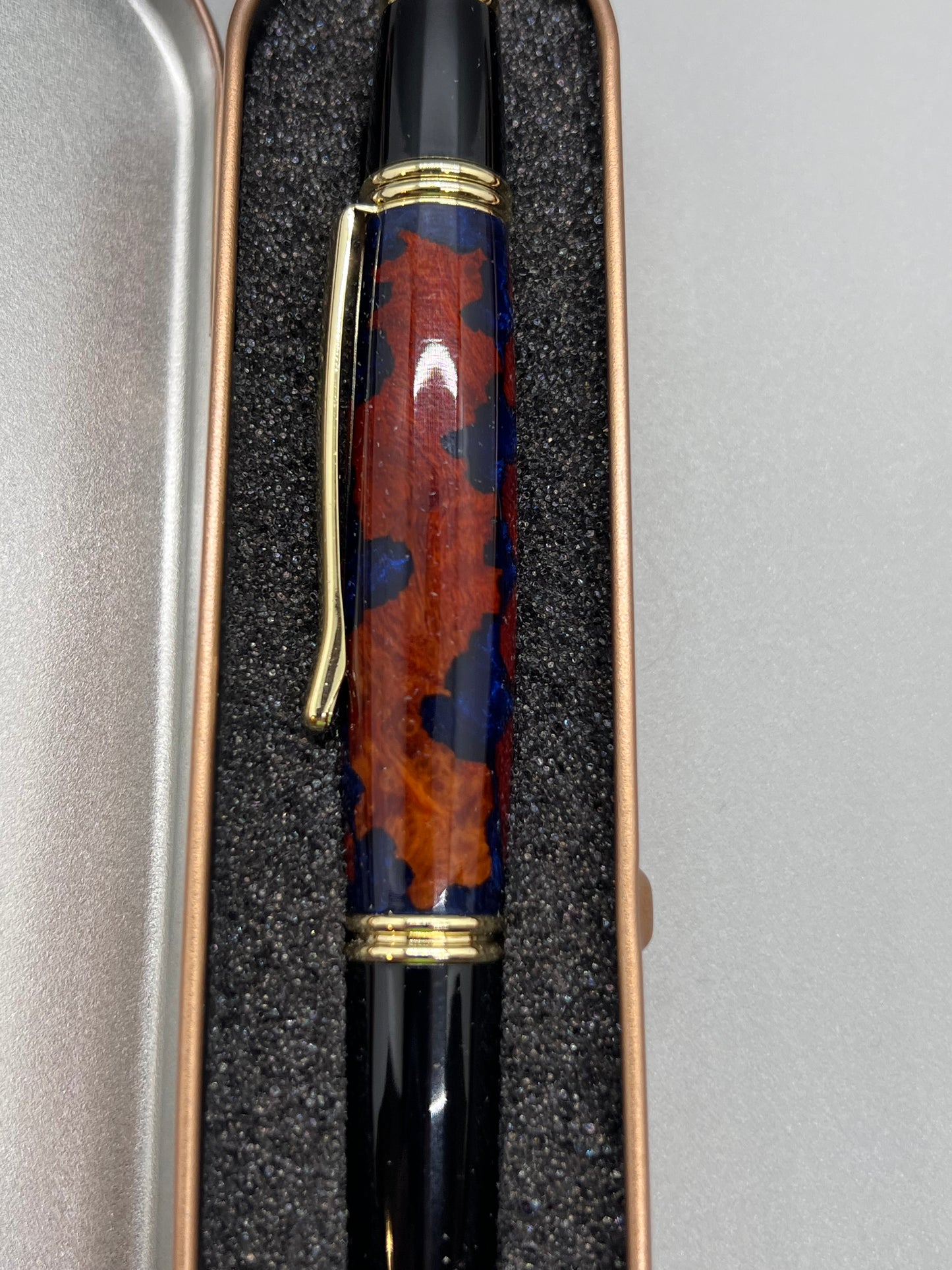 Black and Gold Gatsby Twist Pen with Amboyna Burl and Dark Blue resin